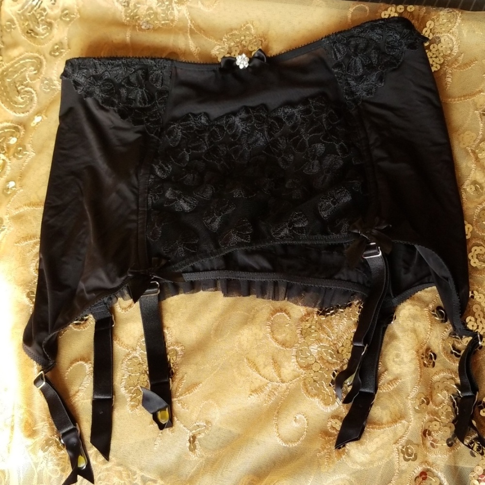 Victoria's Secret "Very Sexy" Garder Belt